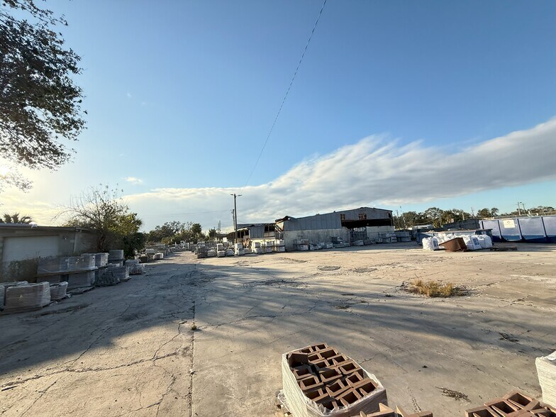 More Photos Of 8911 N 12th St, Tampa Warehouse For Sale