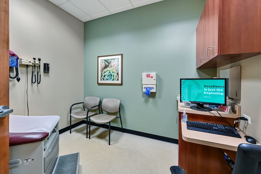 More Photos Of 1256 Waterford Dr, Aurora Medical For Sale