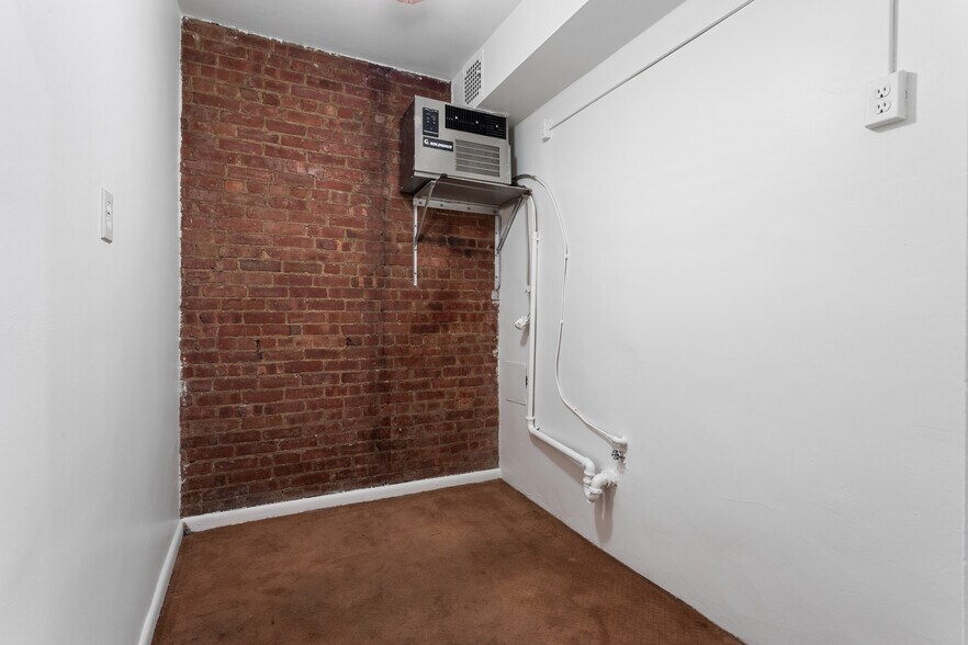 More Photos Of 55 W 74th St, New York Apartments For Lease