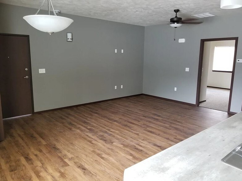 More Photos Of 804-810 Ruud Ln, Hartford Apartments For Sale