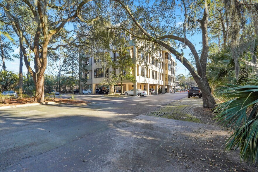 More Photos Of 52 New Orleans Rd, Hilton Head Island Office For Sale