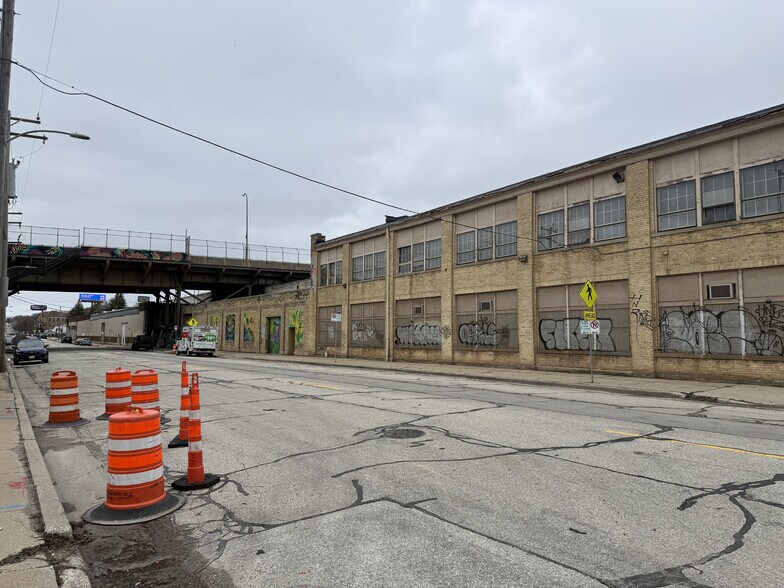 More Photos Of 1500-1538 W Saint Paul Ave, Milwaukee Manufacturing For Sale