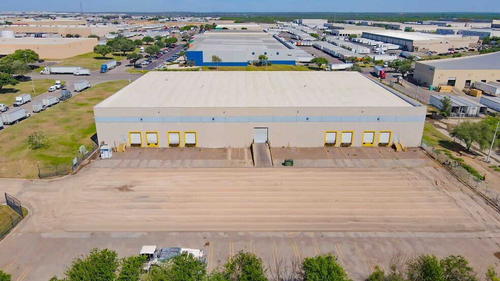 More Photos Of 13599 N Lamar Dr, Laredo Warehouse For Lease