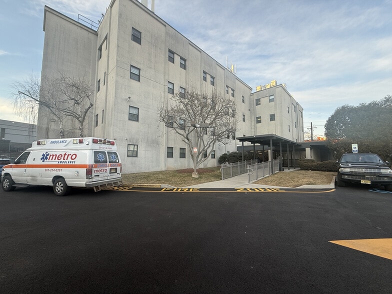 More Photos Of 211 Essex St, Hackensack Medical For Lease