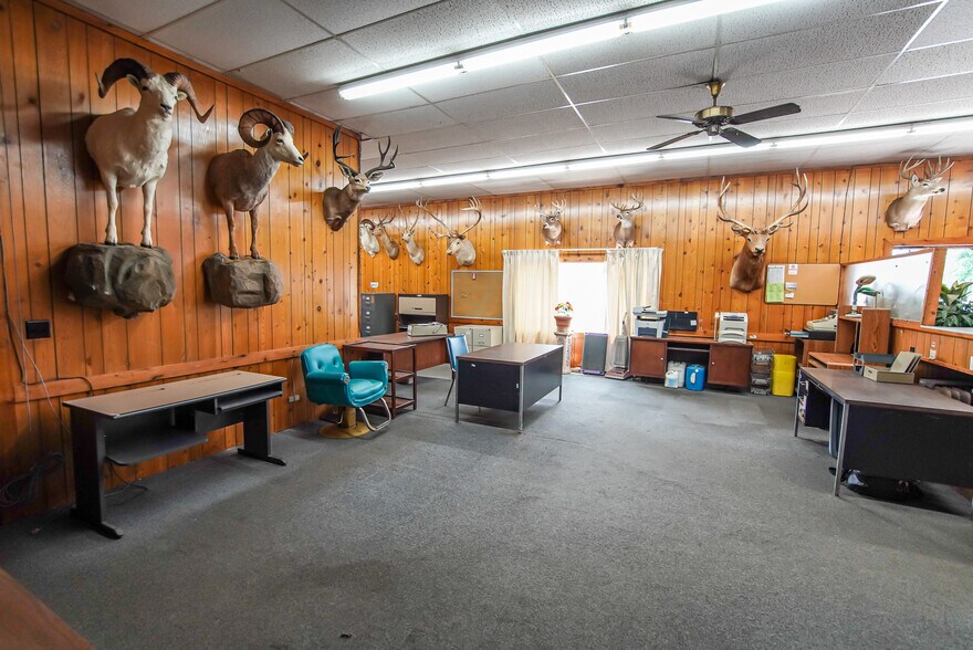 More Photos Of 960 French Rd, Cheektowaga Light Distribution For Sale