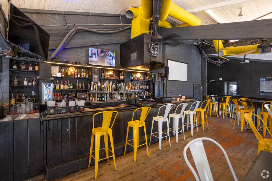 More Photos Of 266 S Palm Canyon Dr, Palm Springs Restaurant For Sale