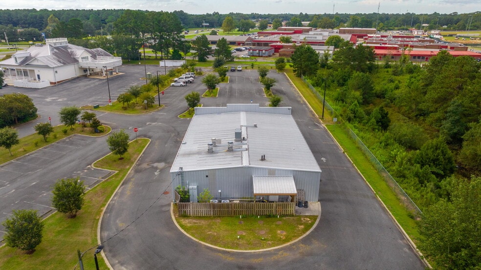 More Photos Of 1296 N Ferdon Blvd, Crestview Restaurant For Sale