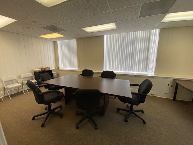 More Photos Of 202 N Washington Ave, Pulaski Office For Sale