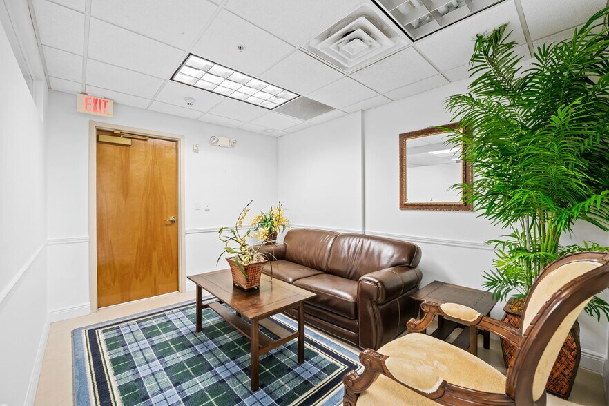 More Photos Of 3020 NE 32nd Ave, Fort Lauderdale Apartments For Sale