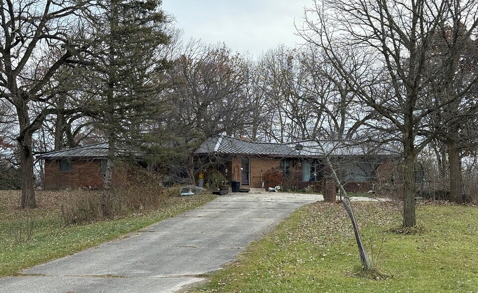 More Photos Of 2601 Iverson Rd, Stoughton Warehouse For Sale