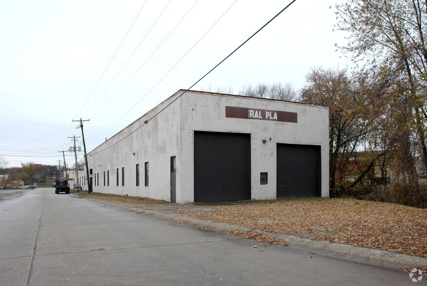 More Photos Of 1050 Eagon St, Barberton Manufacturing For Lease
