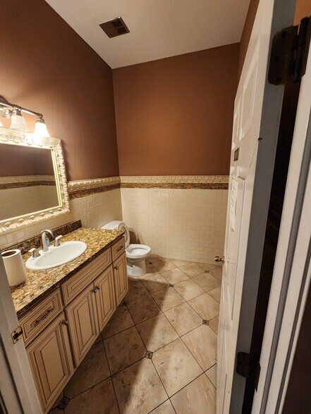 More Photos Of 205 Cleveland Rd, Bogart Office For Lease