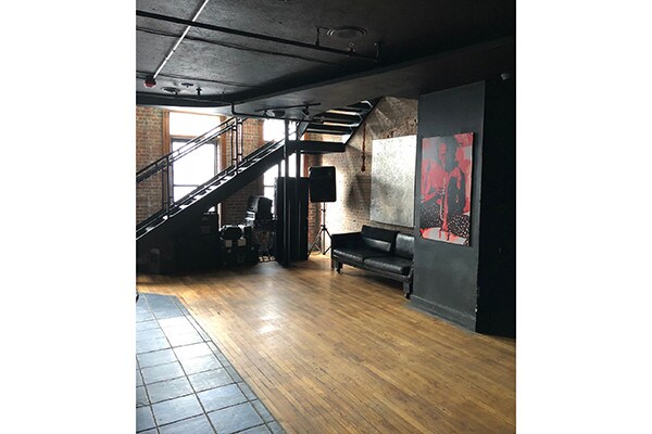 More Photos Of 188 Main St, Burlington Bar For Lease