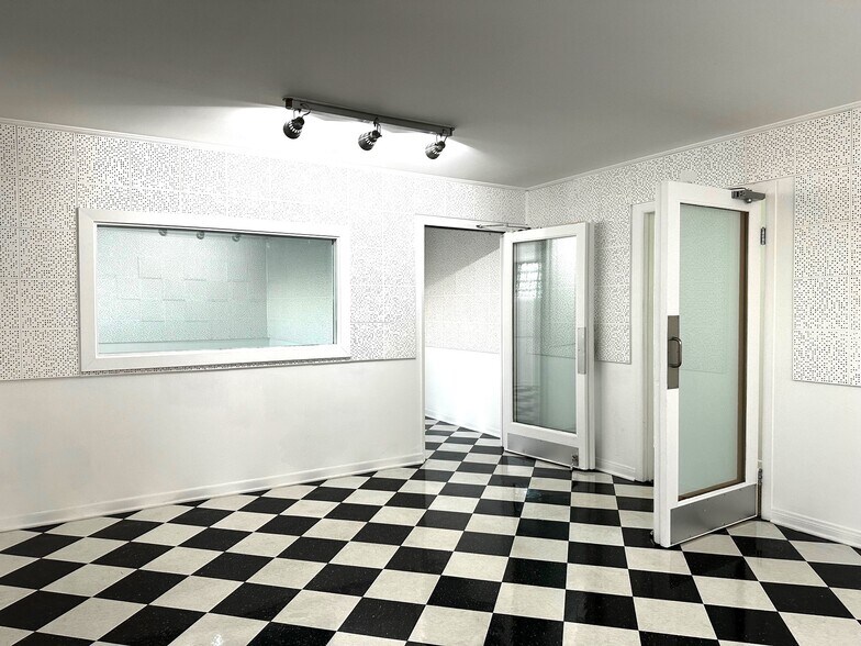 More Photos Of 6819 West Blvd, Inglewood Warehouse For Lease