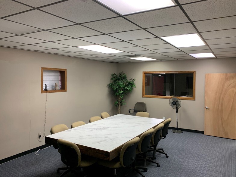 More Photos Of 716 W Maple St, Wichita Office For Lease