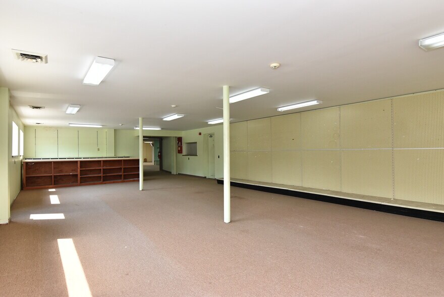 More Photos Of 38148 Bi State Blvd, Delmar Flex For Lease