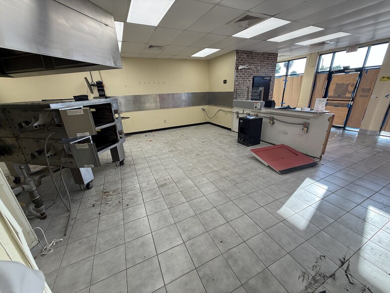 More Photos Of 209 S Cocoa Blvd, Cocoa Fast Food For Lease