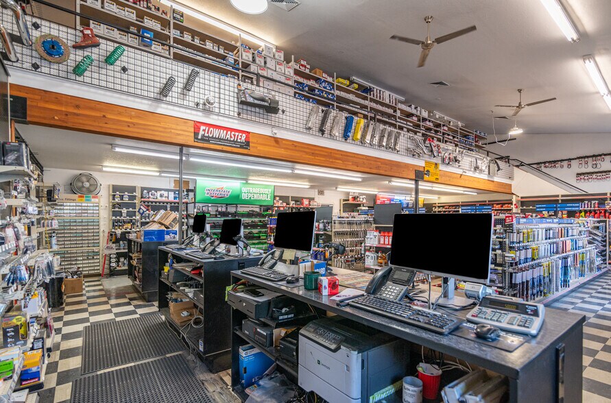 More Photos Of , Redmond General Retail For Sale