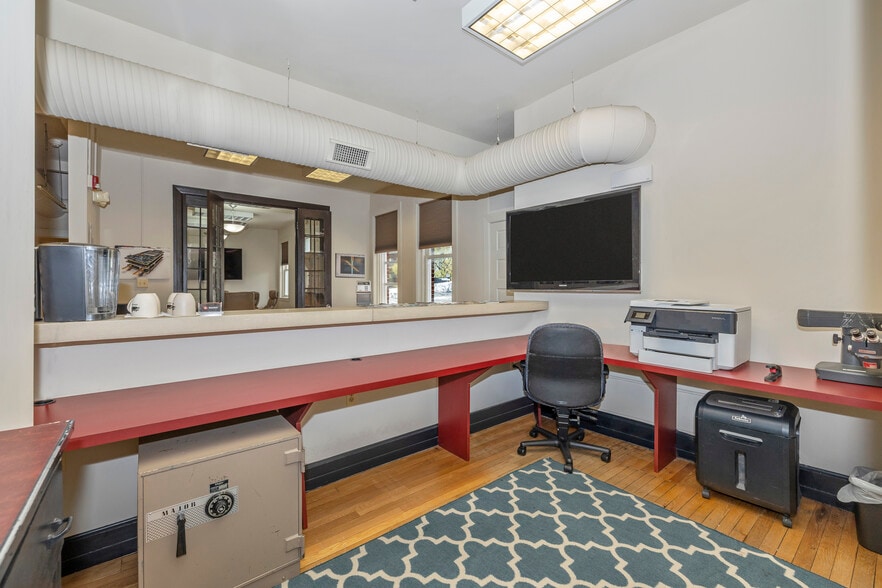 More Photos Of 5 S Market St, Frederick Storefront Retail Office For Lease