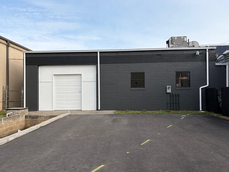 Primary Photo Of 207 Eiler Ave, Louisville Warehouse For Sale