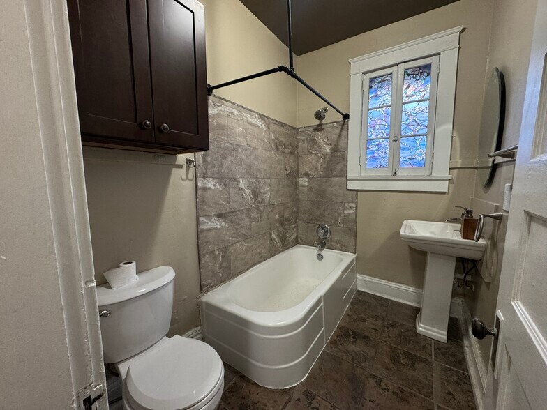 More Photos Of 903 Luttrell St, Knoxville Apartments For Sale