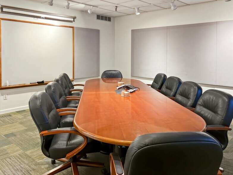 More Photos Of 1200 Pearl St, Boulder Coworking Space