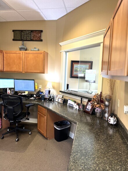 More Photos Of 1155 Halle Park Cir, Collierville Office For Lease