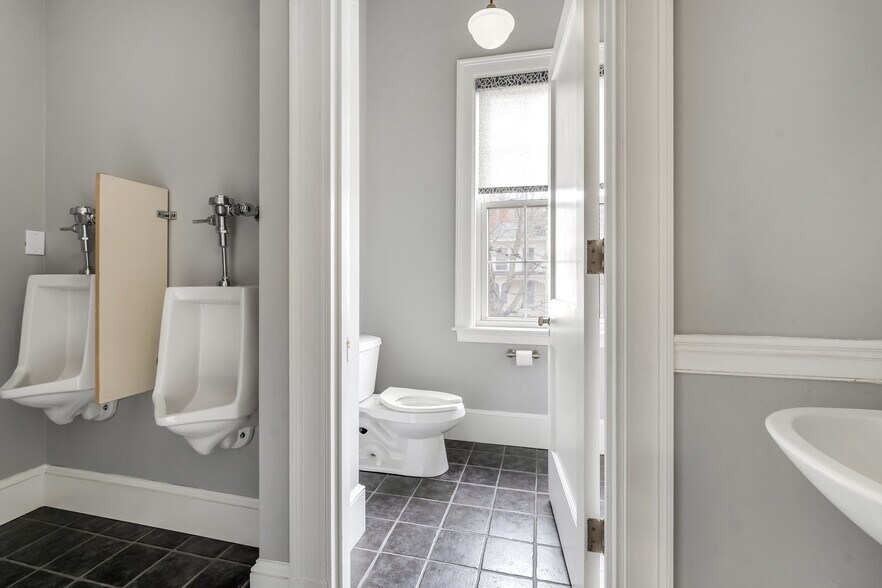 More Photos Of 192 Main St, Ellsworth Storefront For Sale