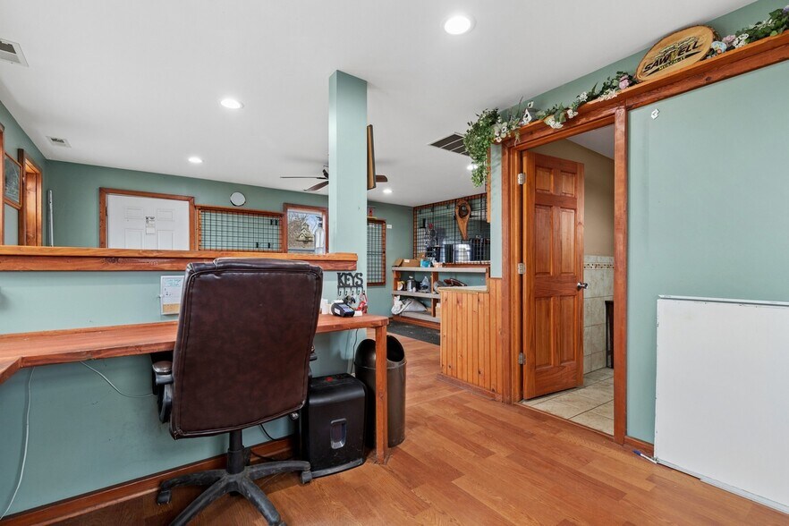 More Photos Of 20922 W Il Route 176, Mundelein Service For Sale