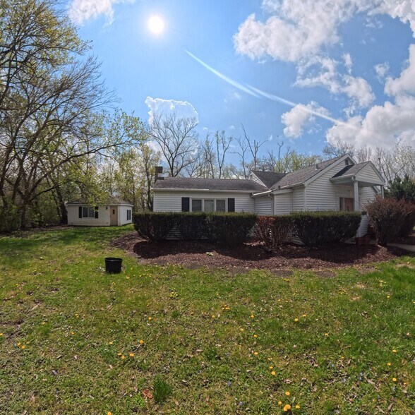 More Photos Of 805 E Palatine Rd, Palatine Office For Sale