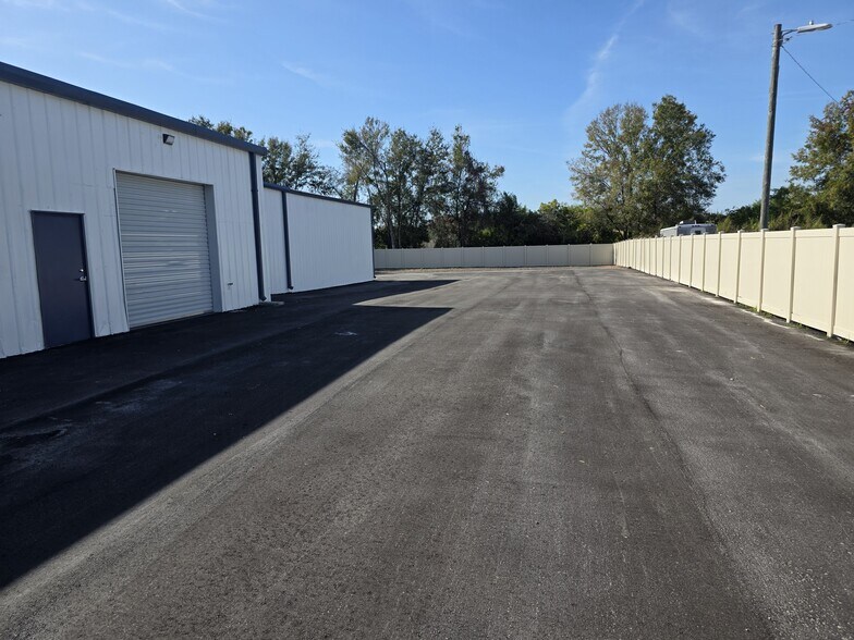 More Photos Of 8010 Anderson Rd, Tampa Warehouse For Lease