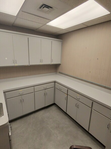 More Photos Of 923-931 Farmington Ave, Bristol Medical For Lease