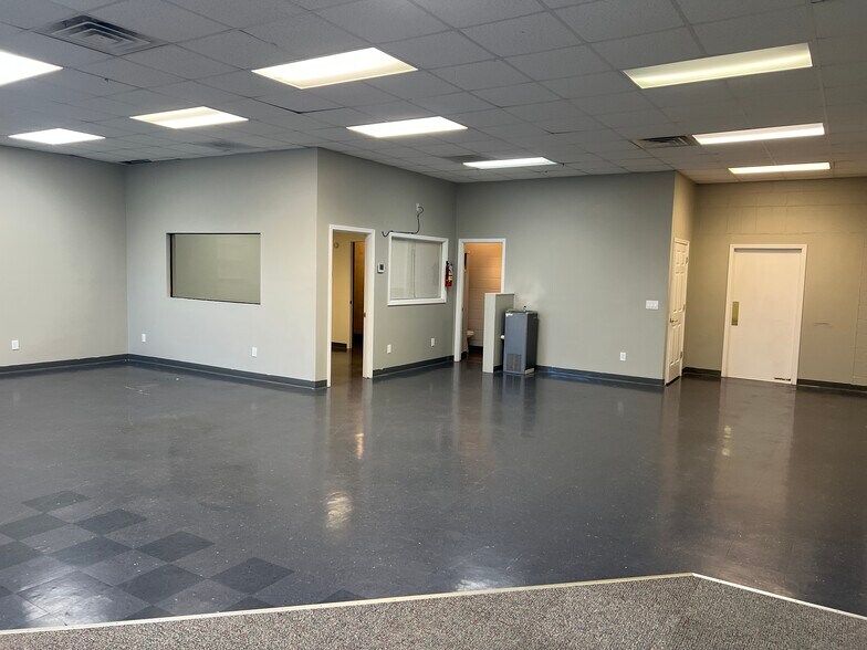 More Photos Of 1122-1126 Brinkley Ave, Murfreesboro Storefront For Lease