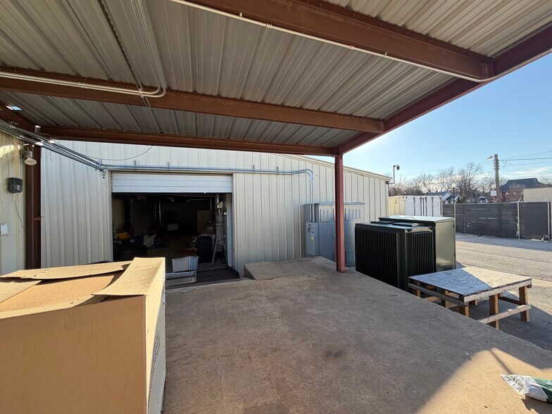More Photos Of 114 S A St, Skiatook Warehouse For Sale