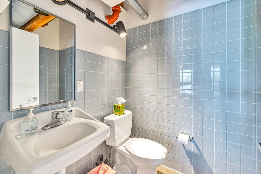 More Photos Of 3045 N Federal Hwy, Fort Lauderdale Loft Creative Space For Sale