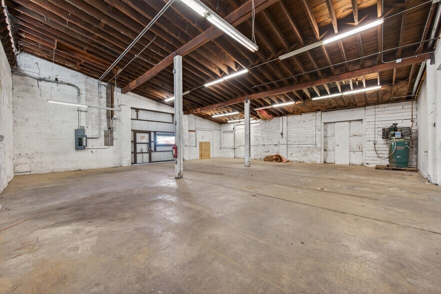 More Photos Of 2150 Cross St, Eugene Service For Lease