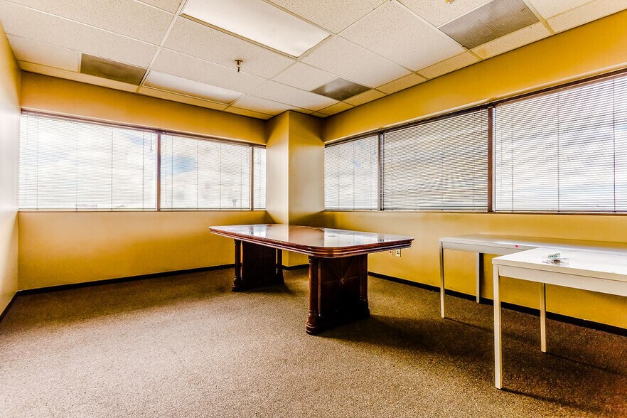 More Photos Of 2350 Valley View Ln, Dallas Loft Creative Space For Lease