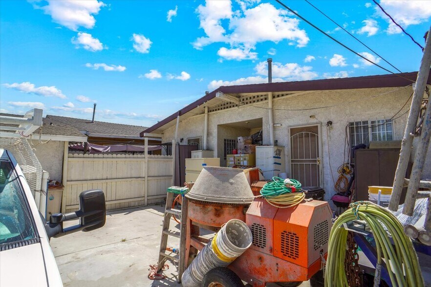 More Photos Of 1739 W 53rd St, Los Angeles Multifamily For Sale