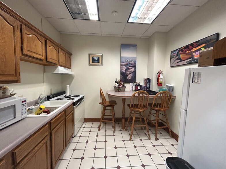 More Photos Of 520 N Walnut St, Bloomington Office For Lease