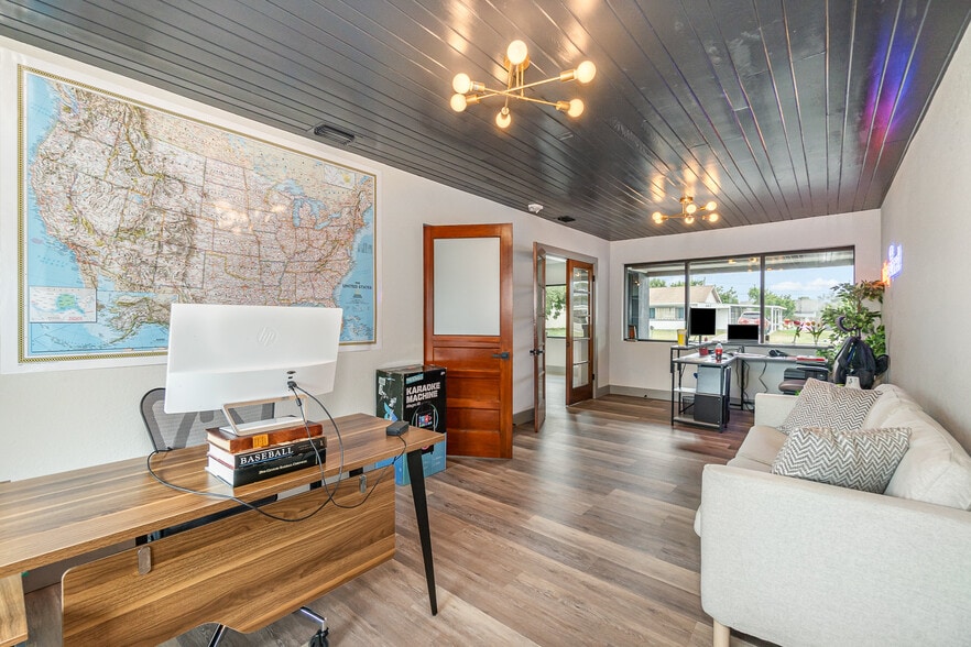 More Photos Of 390 Poinciana Dr, Melbourne Office Residential For Lease
