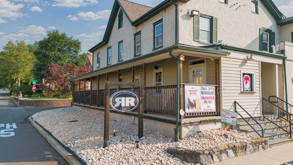 More Photos Of 36 Railroad St, Linfield Restaurant For Sale