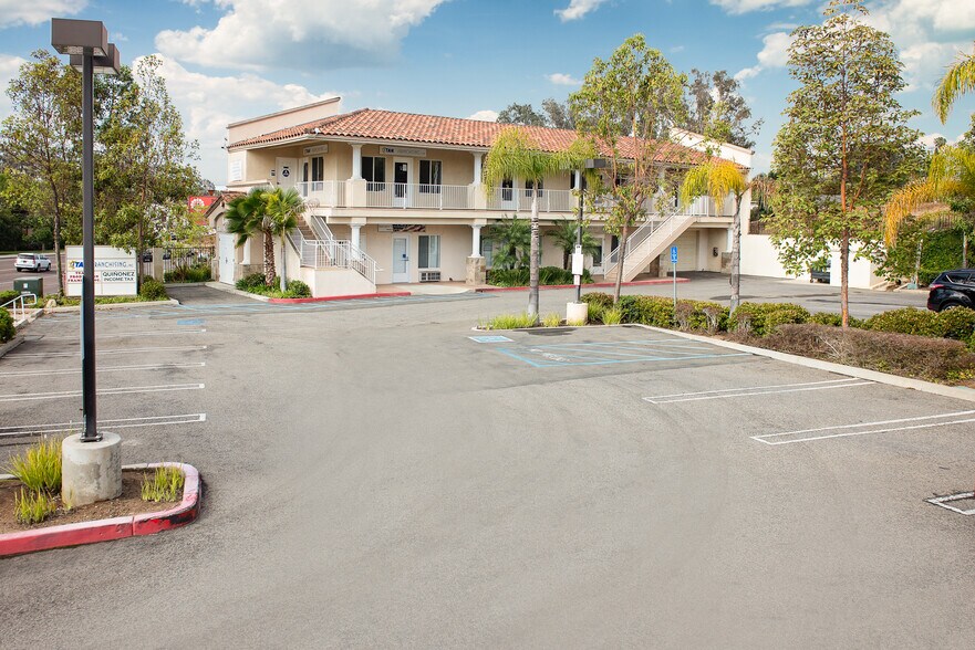 More Photos Of 640 E Vista Way, Vista Office For Lease