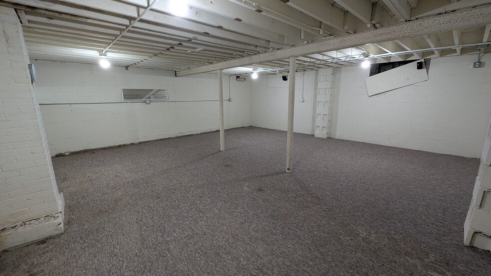 More Photos Of 211 N Dixie Way, South Bend Freestanding For Lease