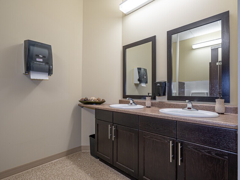 More Photos Of 88 Auto rd, Lloydminster Office For Lease