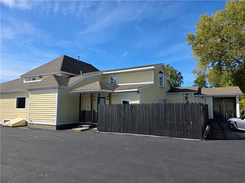 More Photos Of 3177 Seneca Tpke, Canastota Restaurant For Sale