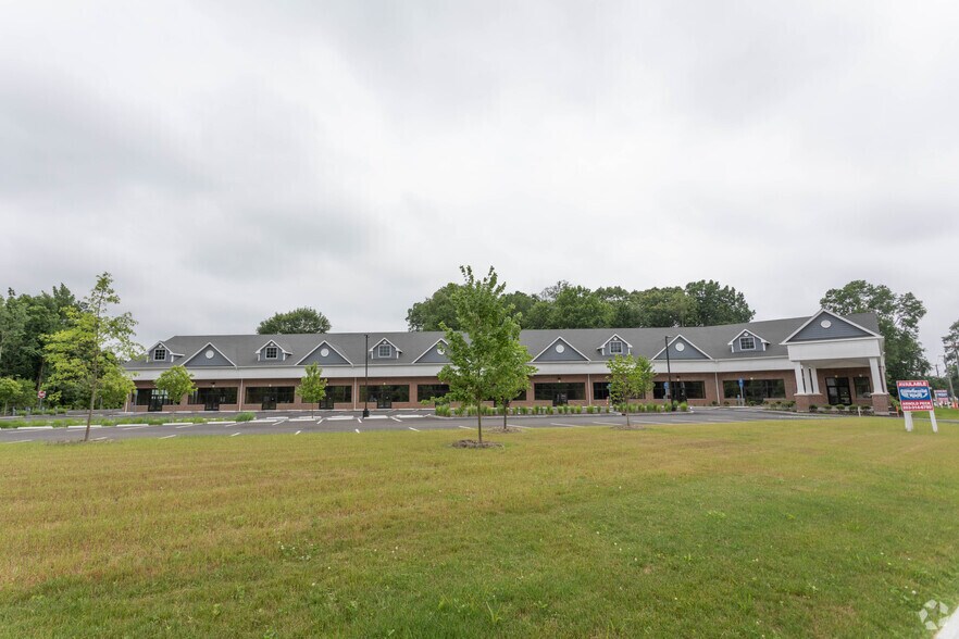 Primary Photo Of 1234 Huntington Tpke, Trumbull Storefront For Lease