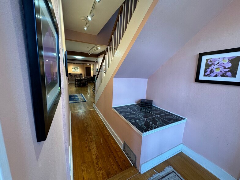 More Photos Of 1981 Union Ave, Memphis Loft Creative Space For Sale