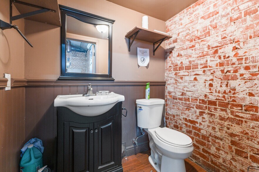 More Photos Of 1100 N Fresno St, Fresno Service For Sale