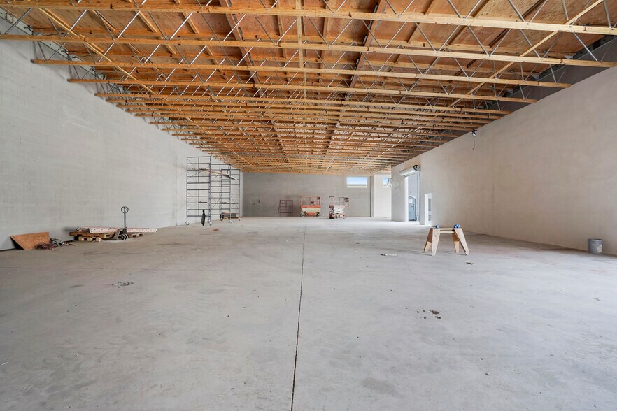 More Photos Of 10926 Randall St, Sun Valley Warehouse For Lease