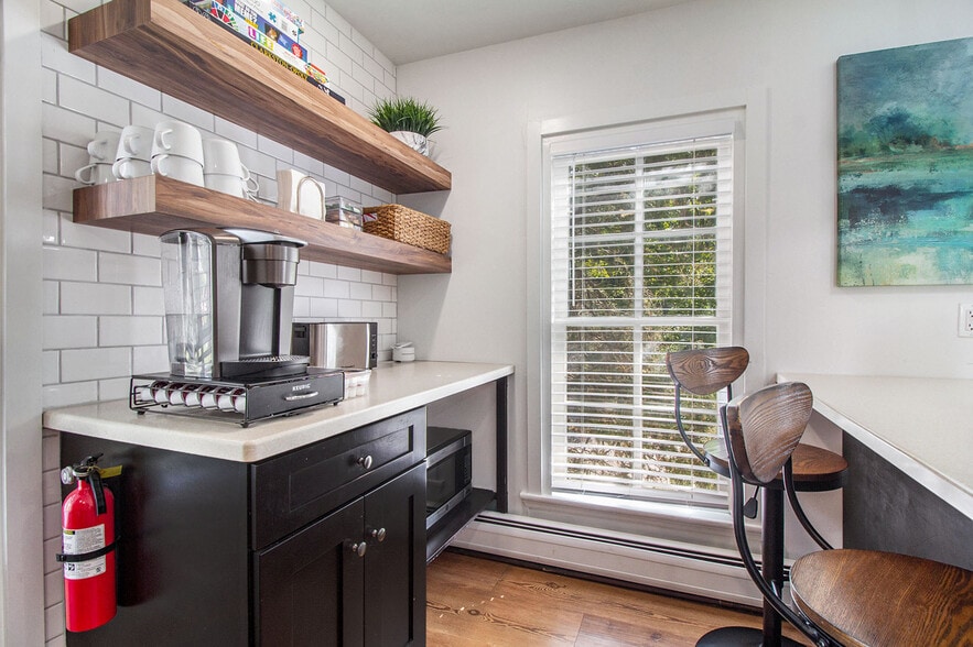 More Photos Of 155 N Main St, Village of Clarkston Hospitality For Sale